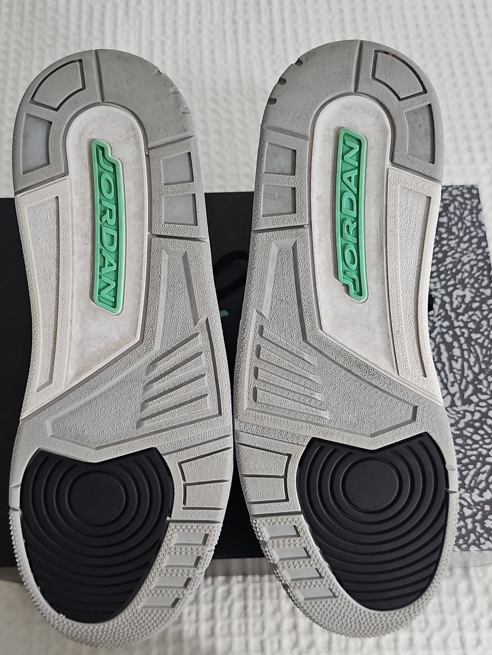 Air Jordan 3 Retros 12.5 Men's Leather Sneakers with Mint Accents - Picture 4 of 7